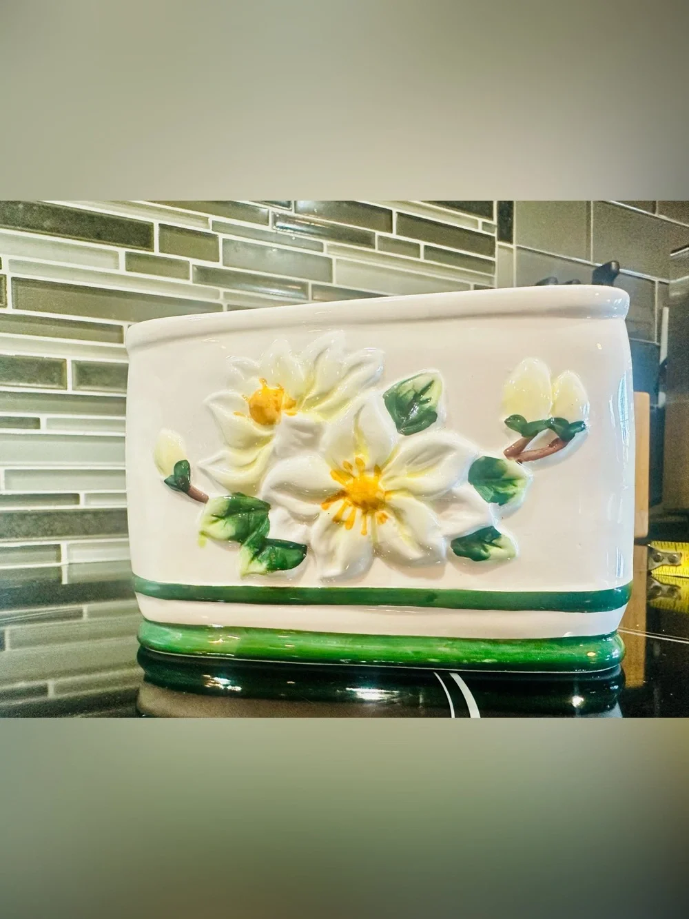 Vtg Ceramic Hand-Painted Magnolia Collection Napkin Holder/Salt & Pepper Shaker